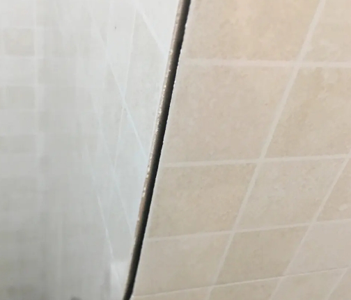 朗县瓷砖空鼓维修公司分享阳台瓷砖脱落的修复过程可以分为以下几个步骤